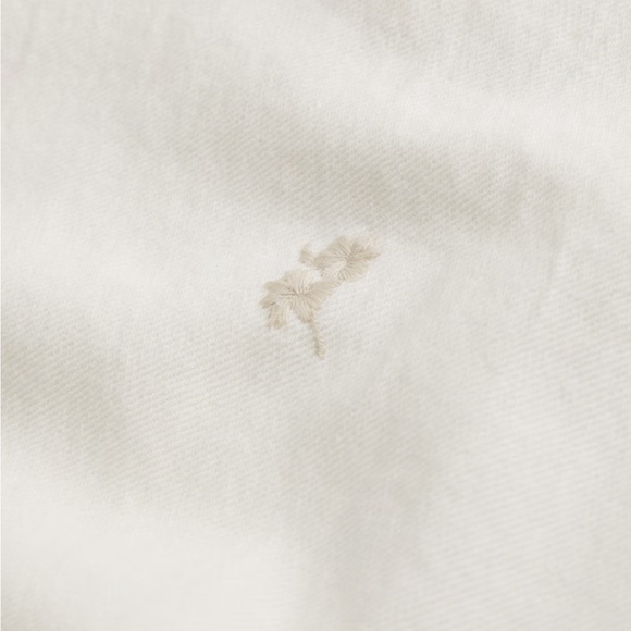 Abercrombie High Rise 90s Relaxed Jean in Cream Embroidered - Curve Love, Short - Picture 4 of 8